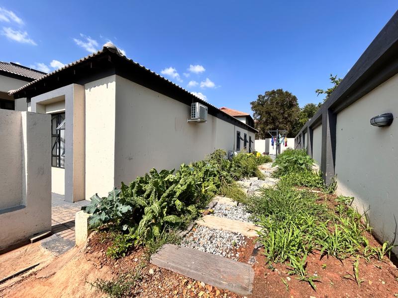5 Bedroom Property for Sale in Xanadu North West